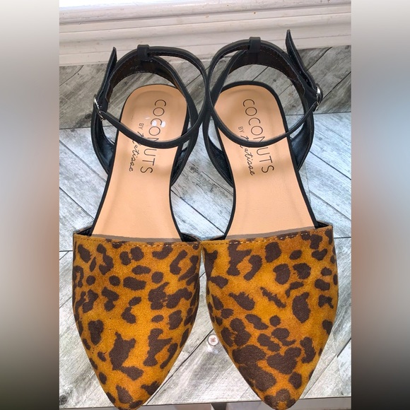 Coconuts by Matisse Leopard Print Pointed Toe, Ankle Strap Flats - Picture 4 of 10